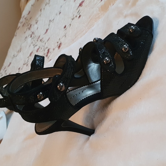 SOLD Heels *NEED GONE ASAP* - Picture 3 of 7